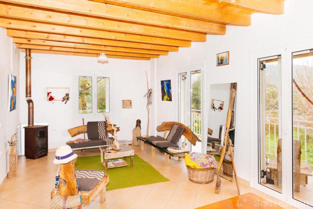 Solarhouse With Private Beach Access * Halikounas