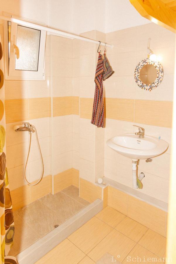 Campeggio Solarhouse With Private Beach Access Halikounas